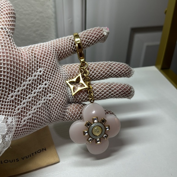 Authenticity 🩷Louis Vuitton 🩷 Pinks Gold Charm keyholder - Picture 16 of 17